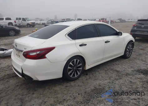 2017 Nissan Altima 2.5 Sv z USA, uszkodzony, nr VIN 1N4AL3AP8HC135283